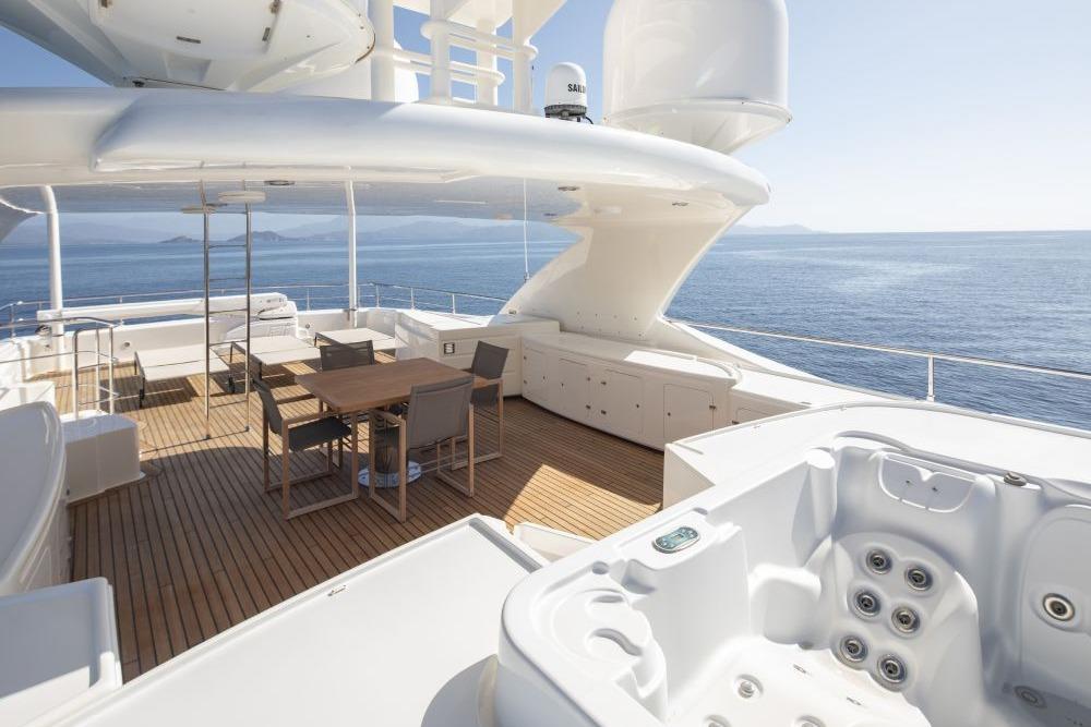 Luxurious CRN 129 yacht deck with jacuzzi and dining area, 2009 model.