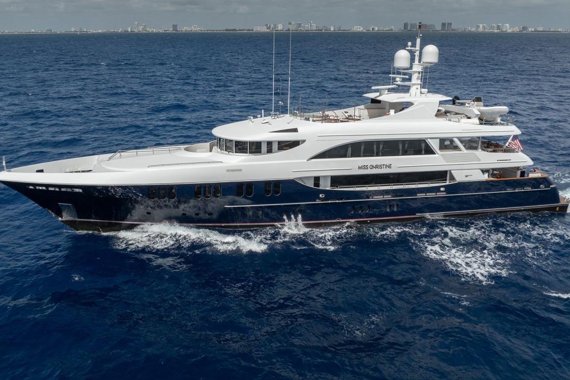 2006 Trinity Yachts Tri-Deck Motor Yacht