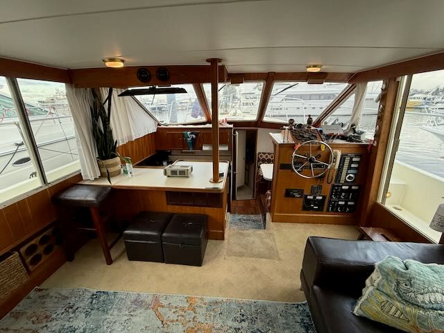 1985 Tollycraft 40 Sun Deck - 13