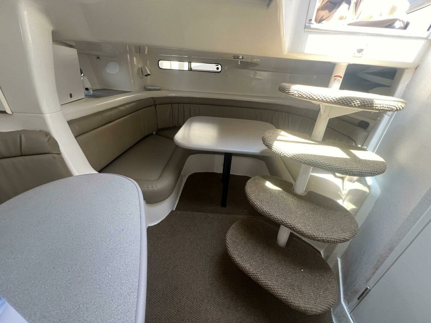 1996 Silverton 310 Express - Image 11