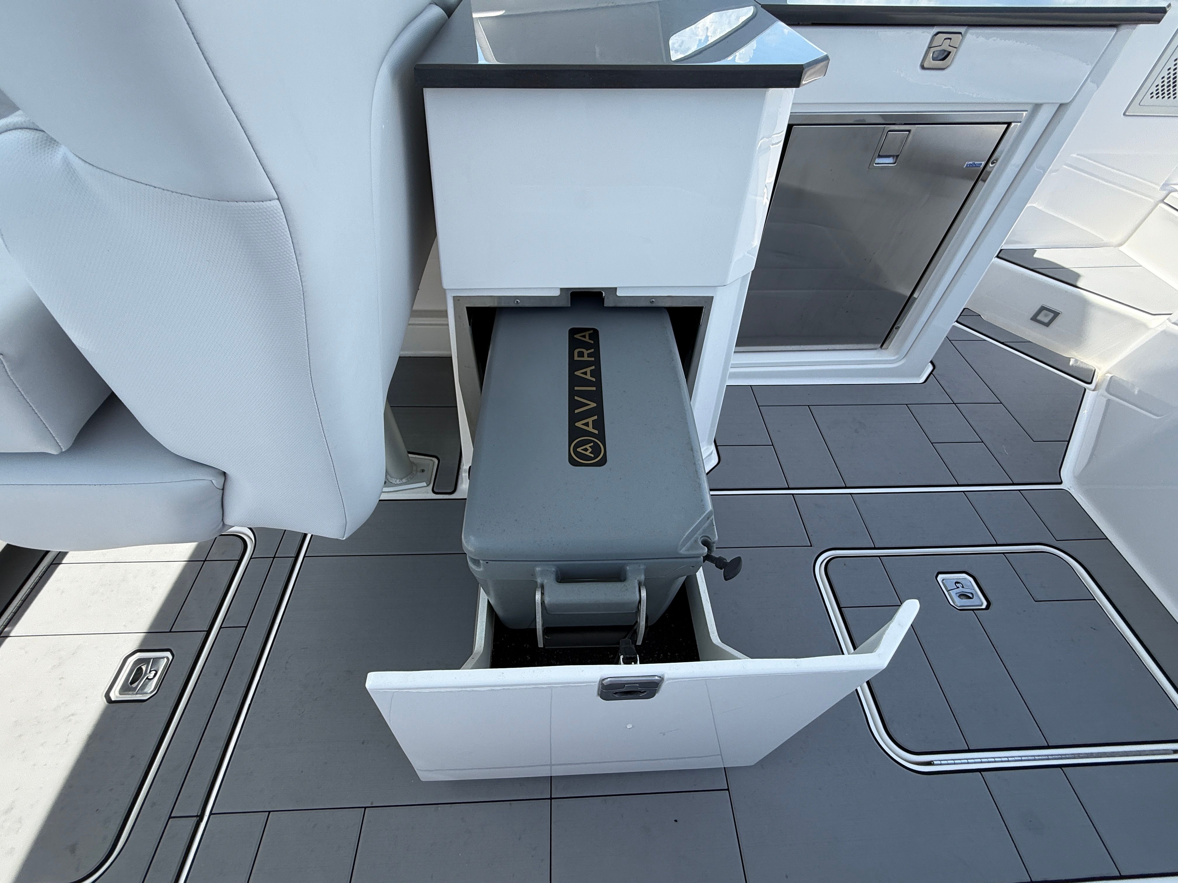 2021 Aviara AV32 OB - 15