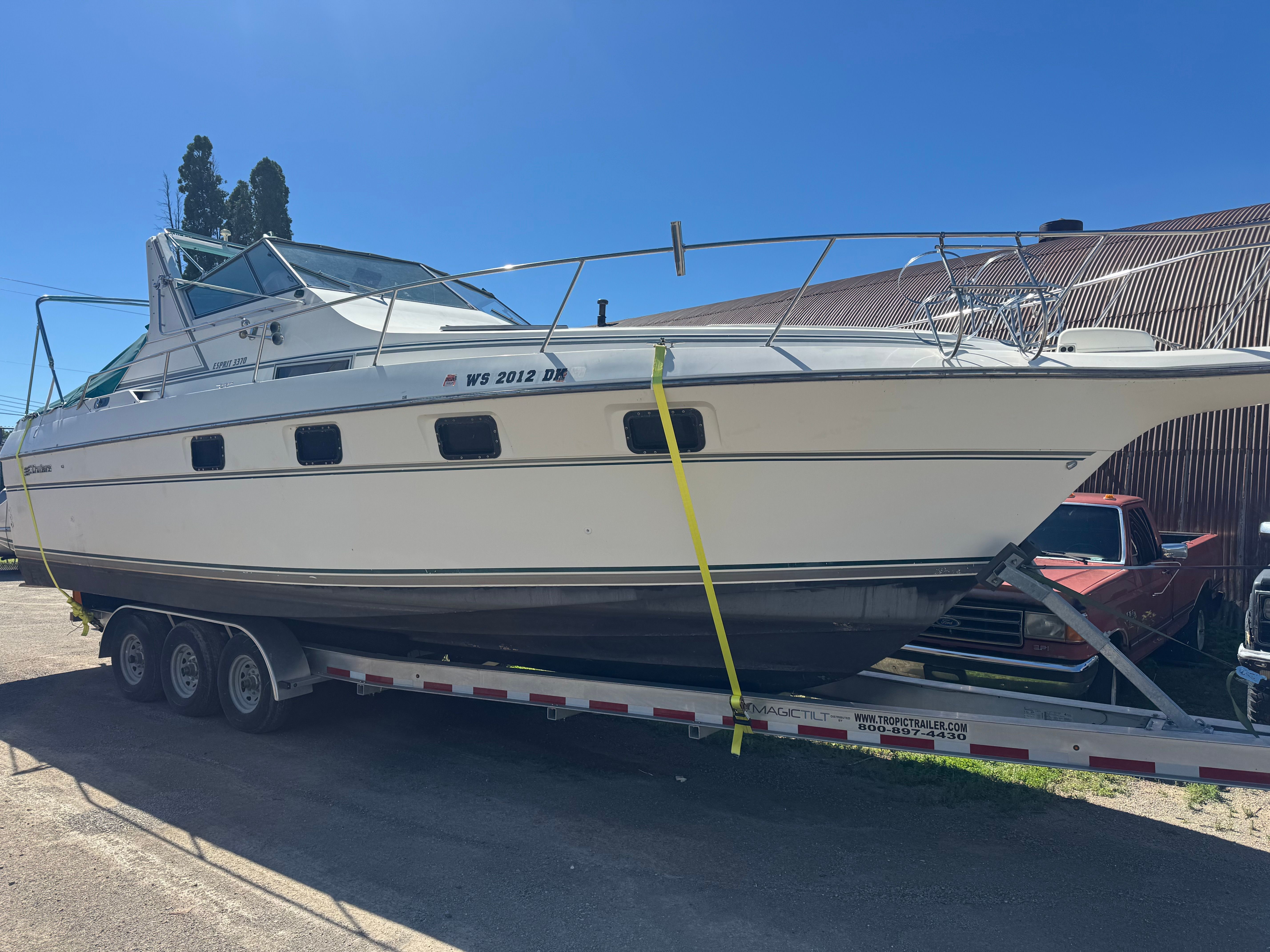1992 Cruisers Yachts Esprit 3370