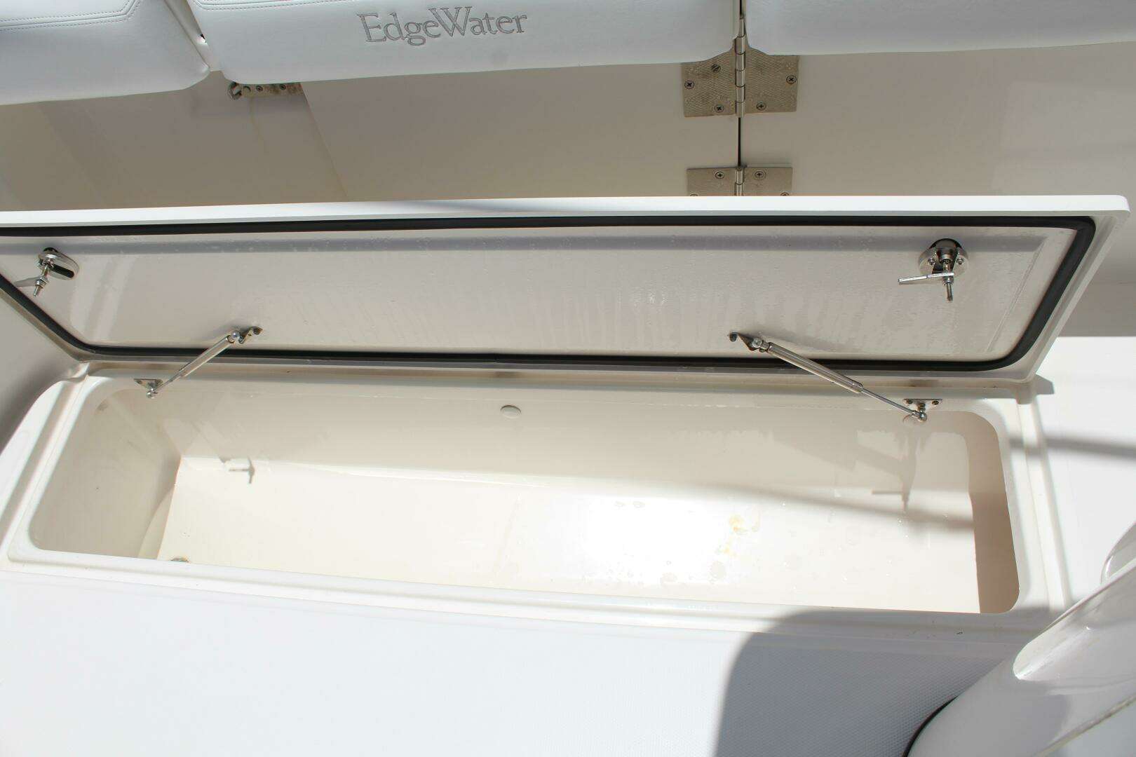 2016 Edgewater 370 - Image 18