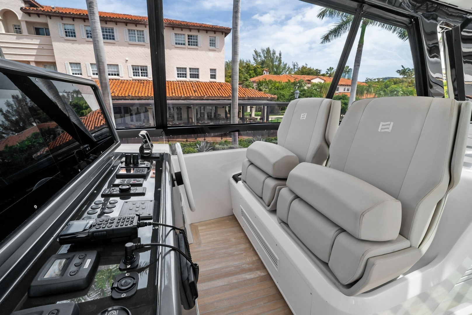 2023 Ferretti Yachts 860 - Image 31