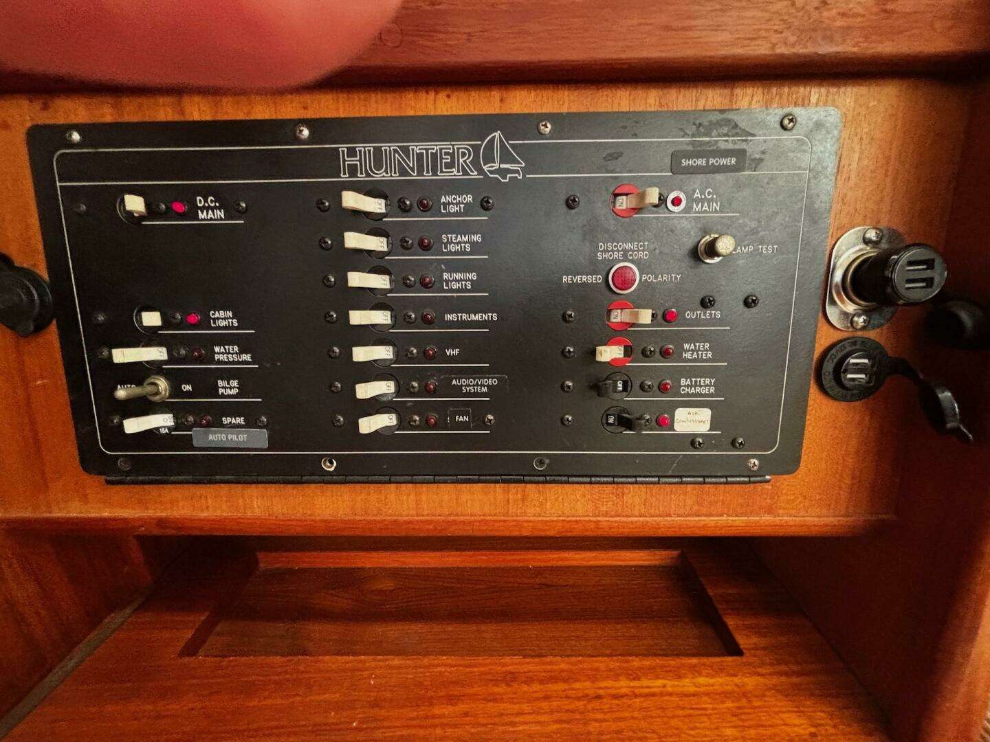 1993 Hunter 33.5 - Image 29