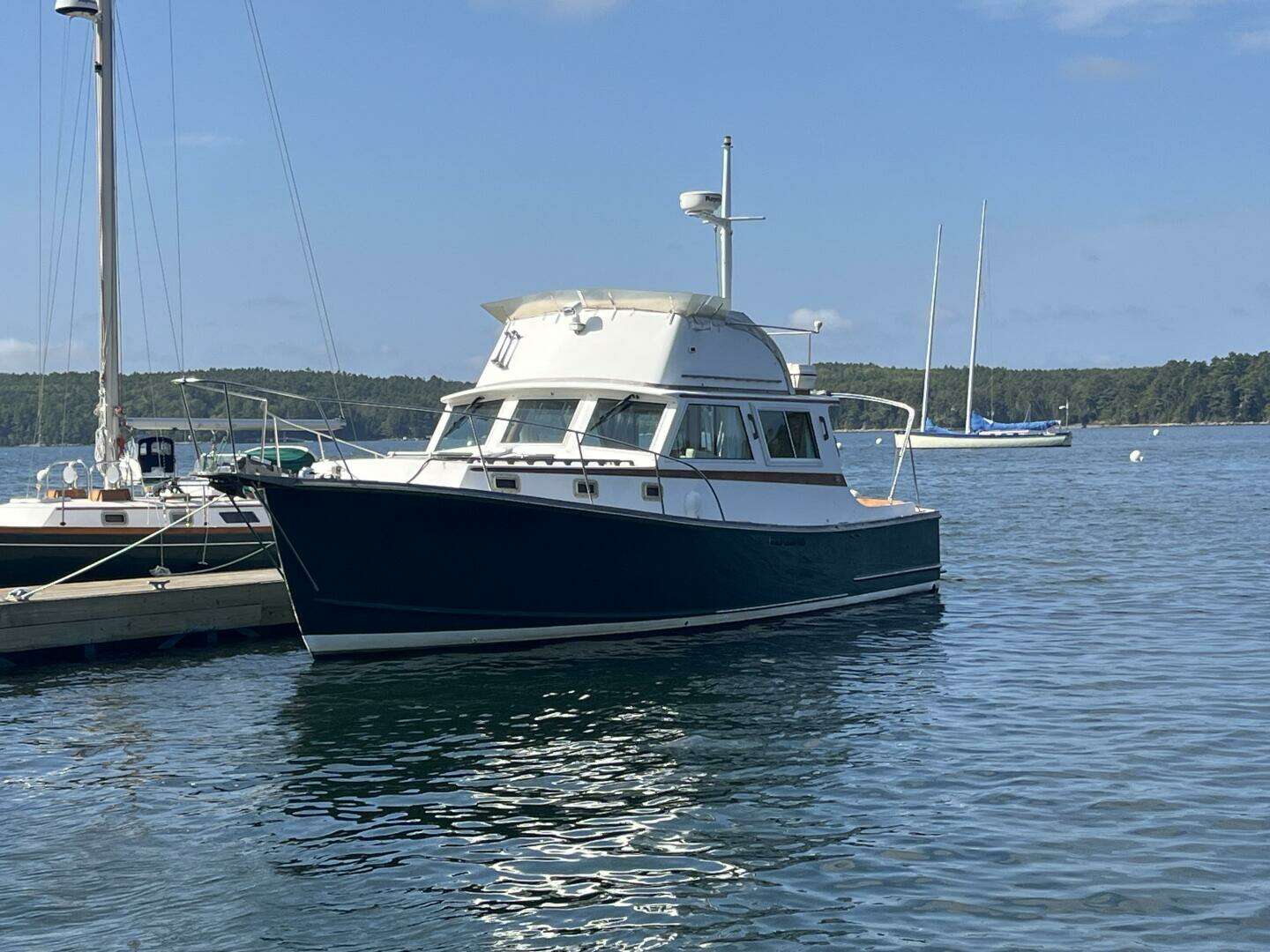 1986 Wilbur Flybridge Cruiser - Image 2