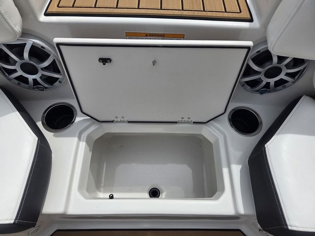 2026 Starcraft SVX OB 191 w/140hp and Trailer - 35