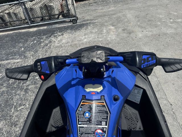 2023 Sea-Doo Spark Trixx 2-up Rotax 900 H.O. ACE IBR - 10