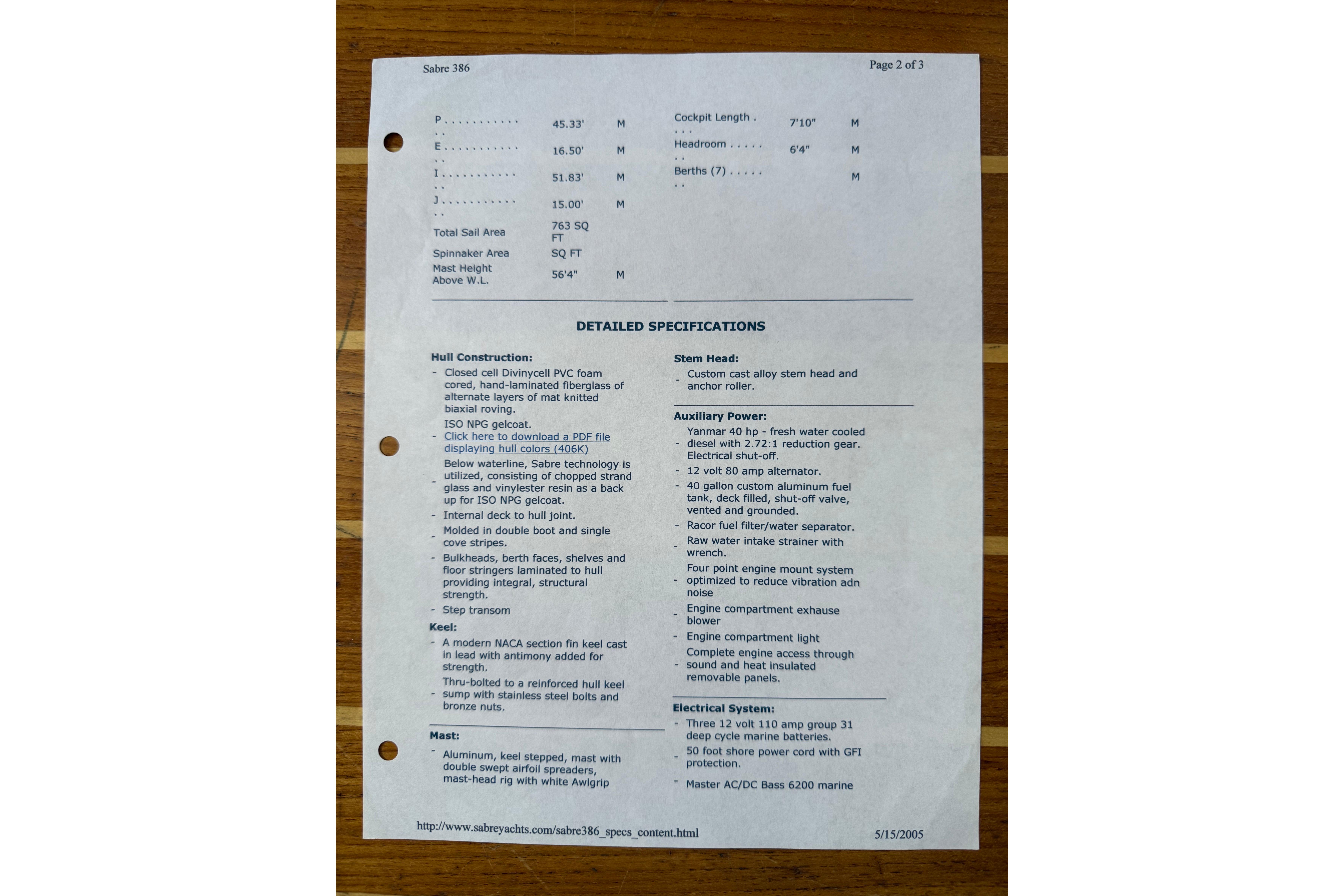 Specifications sheet for Sabre 386 sailboat, 2004 model, detailing hull, keel, and power features.
