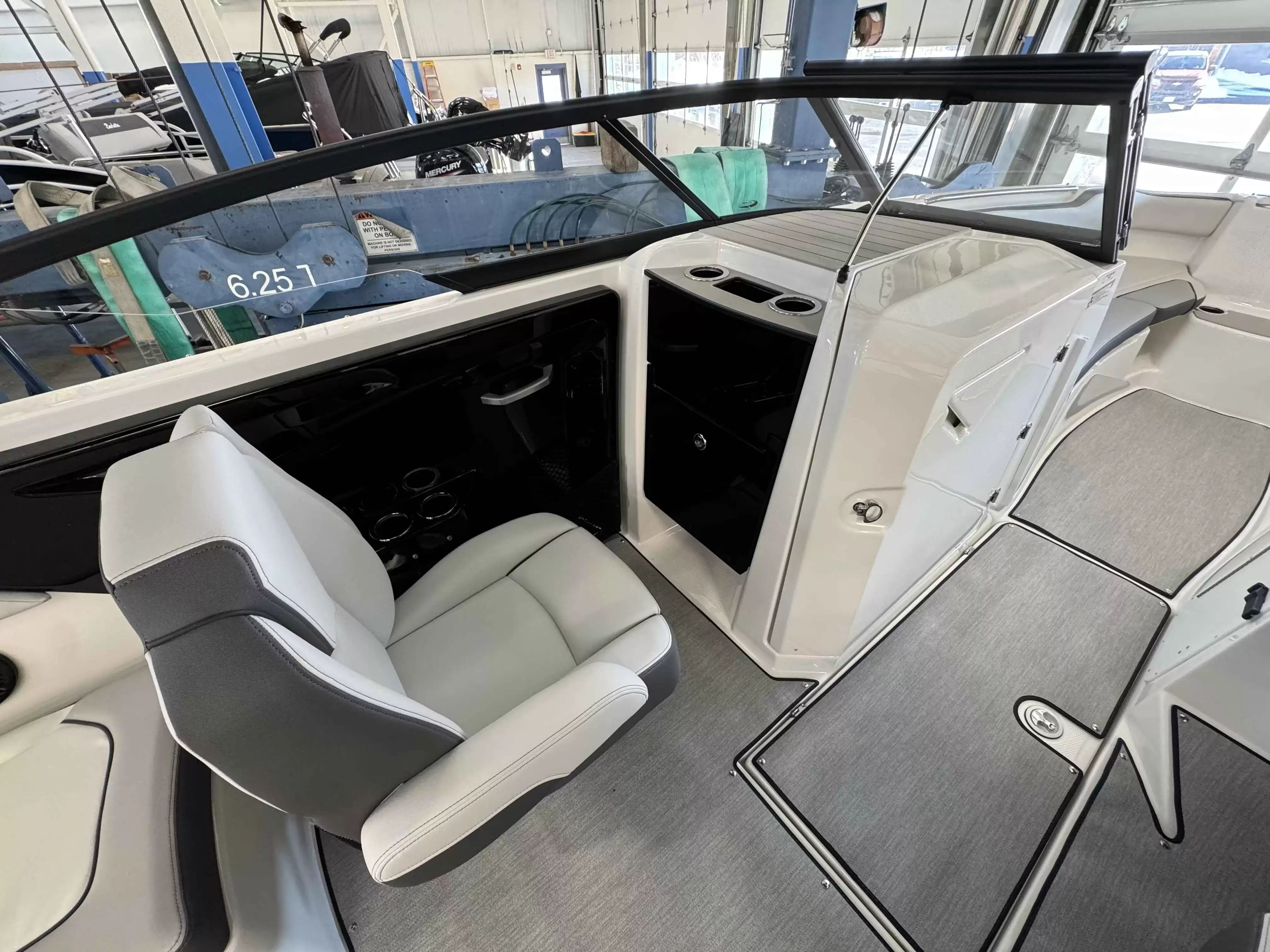 2026 Yamaha Boats AR250 - 18