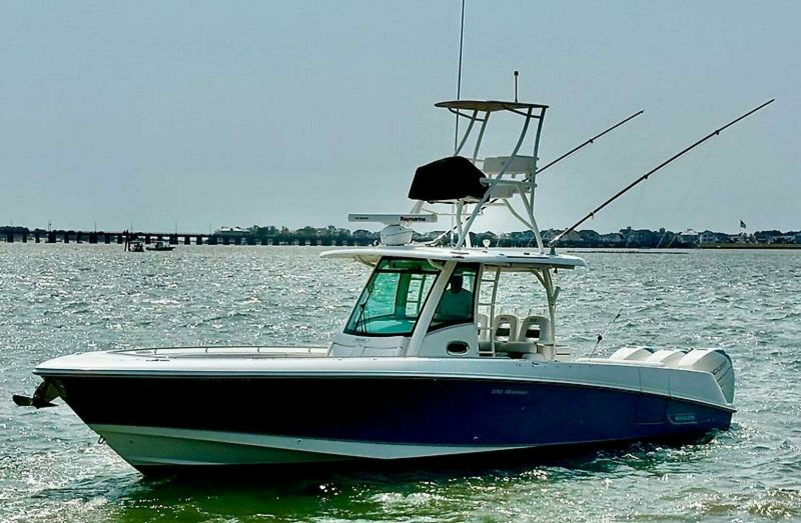 2014 Boston Whaler 350 Outrage - Image 3