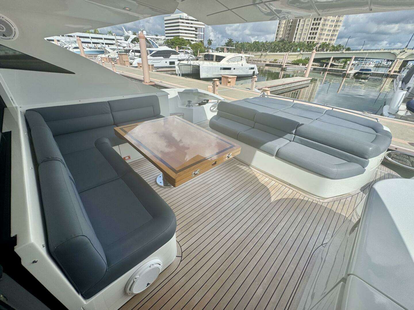 2008 Pershing 72 - Image 11
