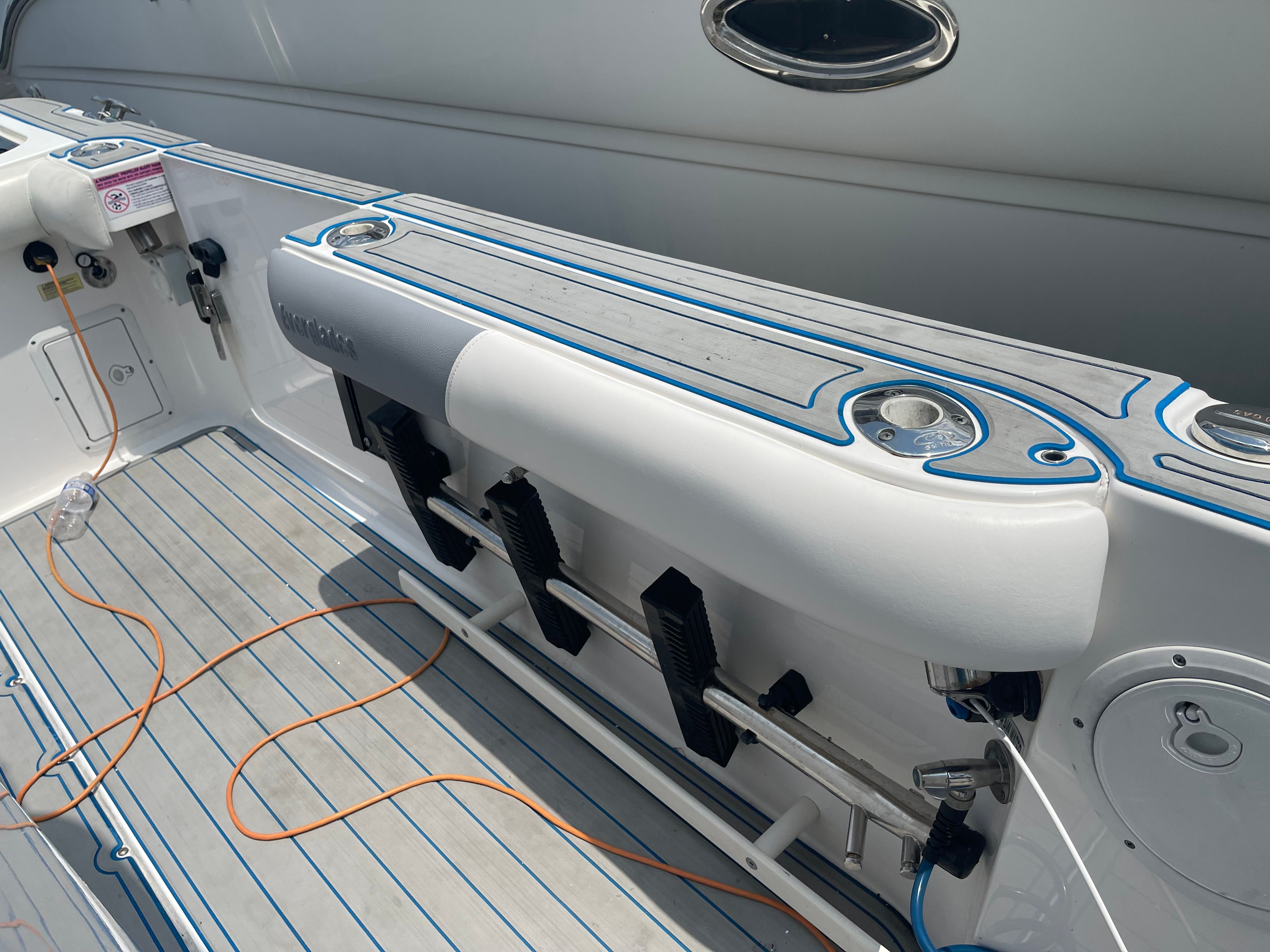 2017 Everglades 325 Center Console - 8