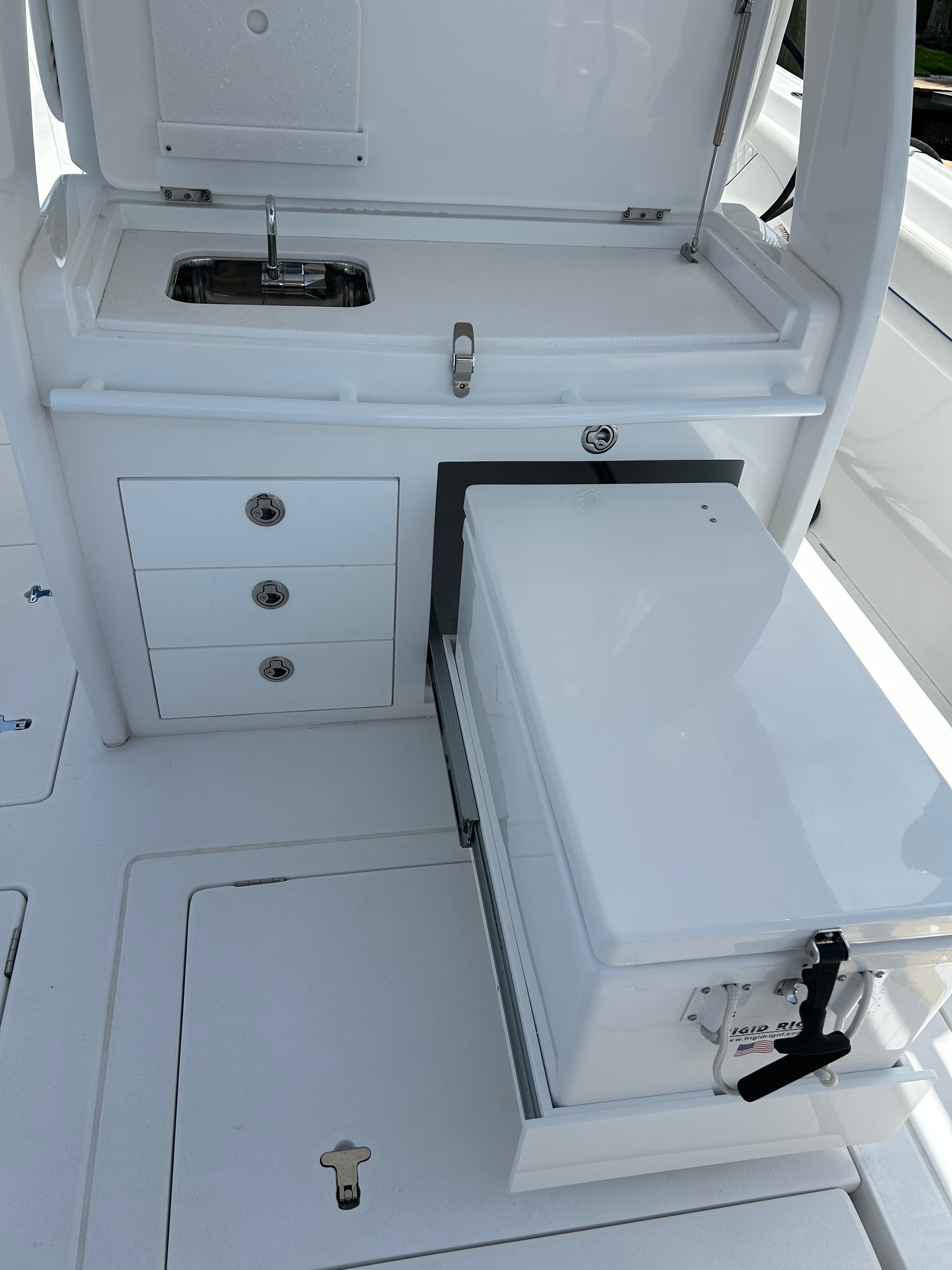 Intrepid 375 Nomad SE 2025 with integrated sink and storage.