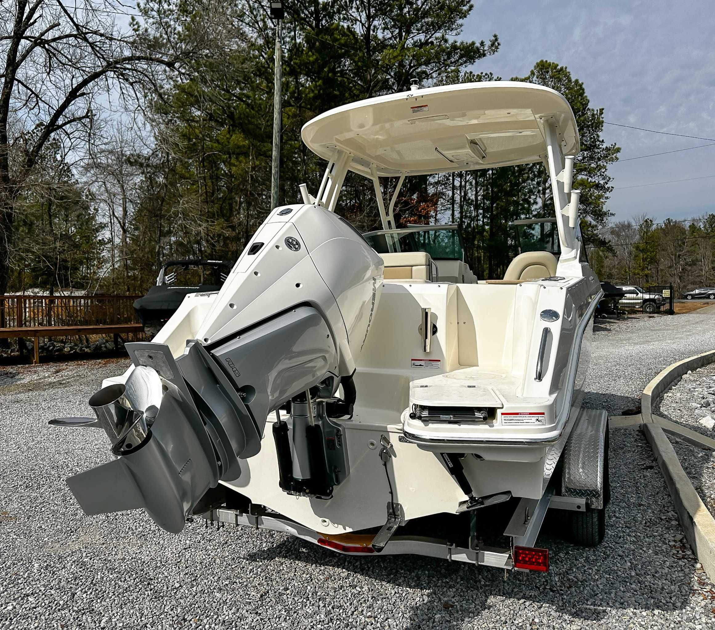 2025 Boston Whaler 240 Vantage - 7