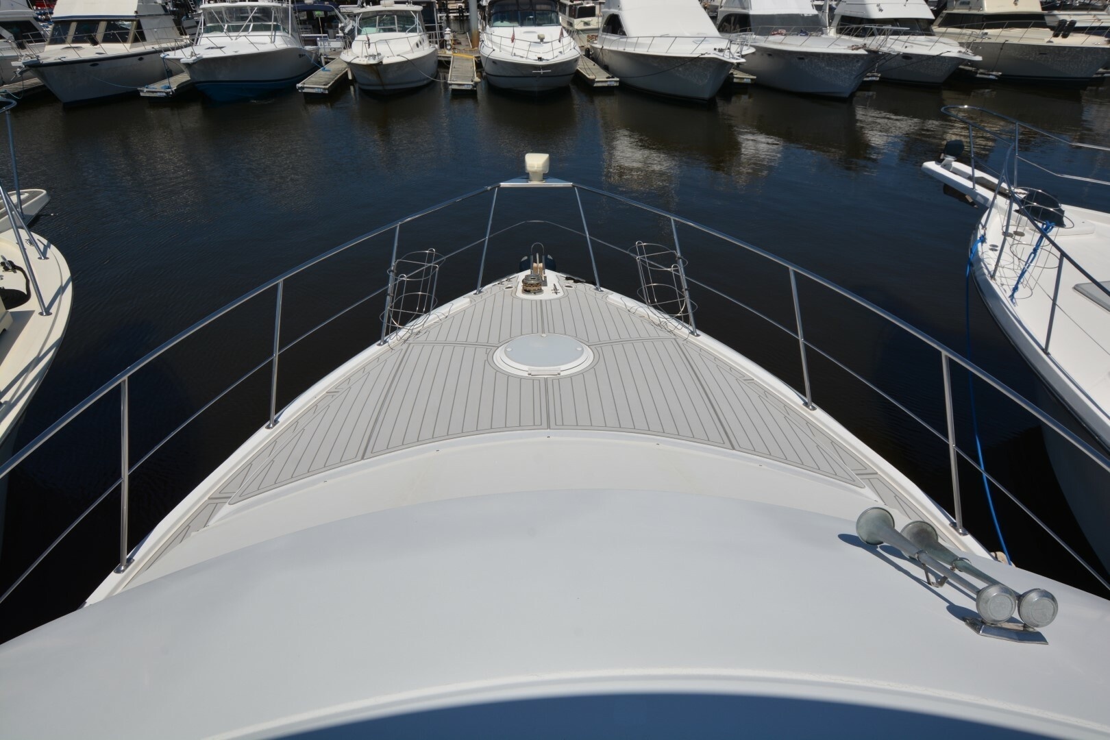 2000 Carver 504 Cockpit Motoryacht - Image 3