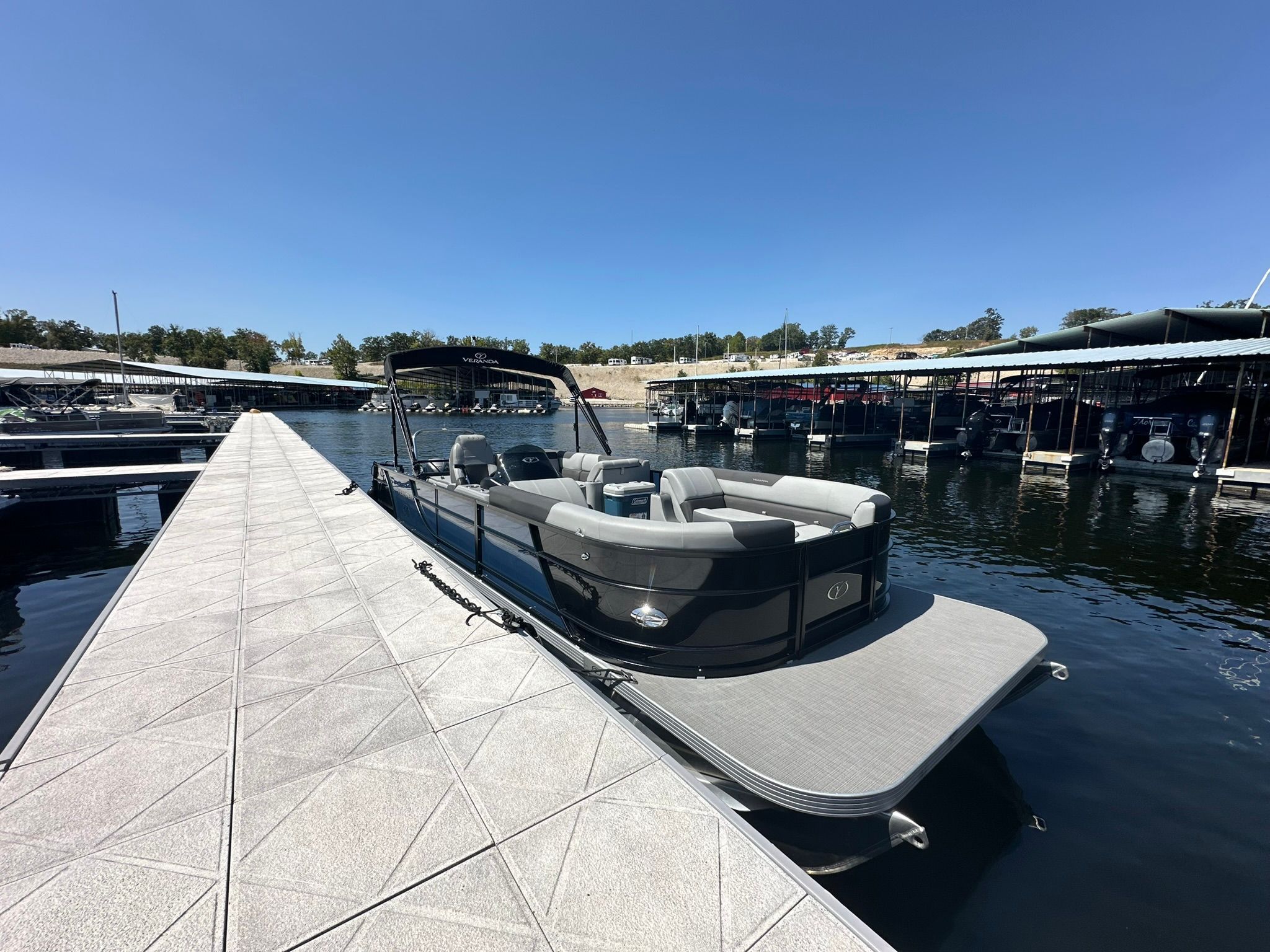 2023 Veranda Relax VR25VLB pontoon boat docked on a sunny day.