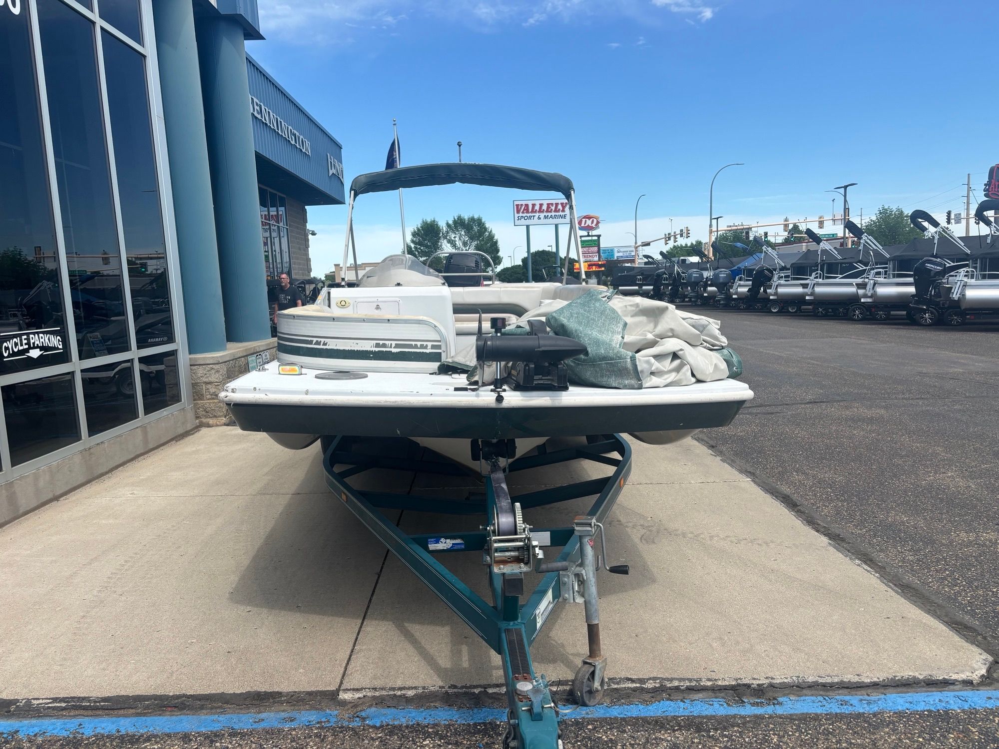 2001 Hurricane 228R Deckboat - 2