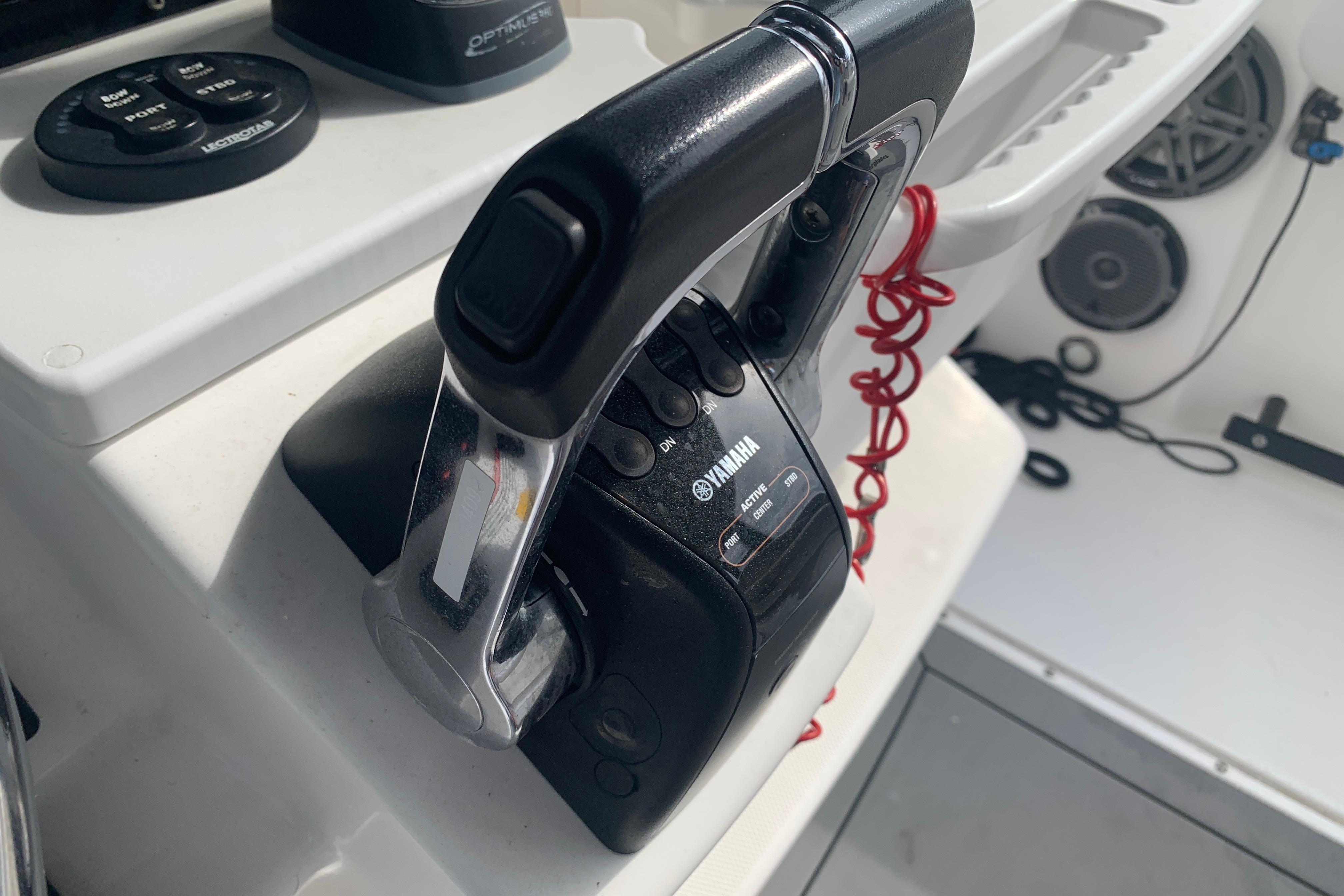Throttle control on 2018 Everglades 355 Center Console boat, featuring Yamaha controls.