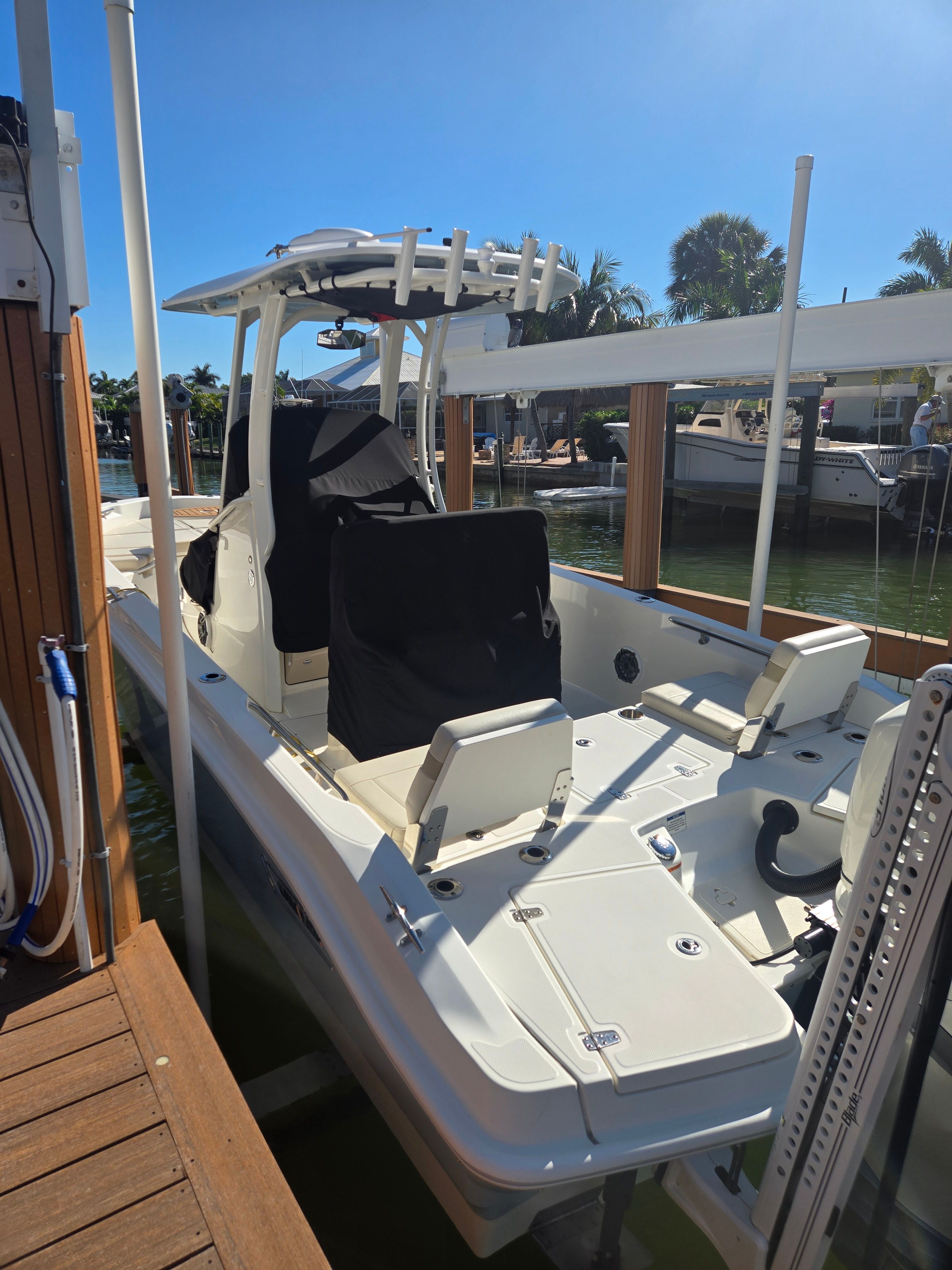 2021 Boston Whaler 250 Dauntless - 15