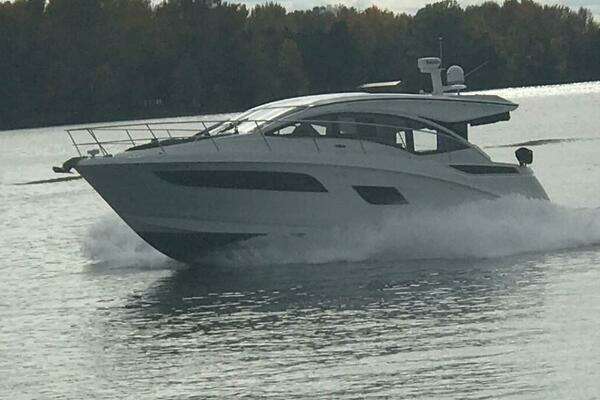 2017 Sea Ray 400 Sundancer