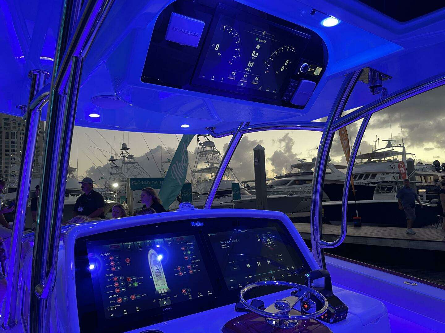 2026 Mag Bay 43 Center Console - Image 113