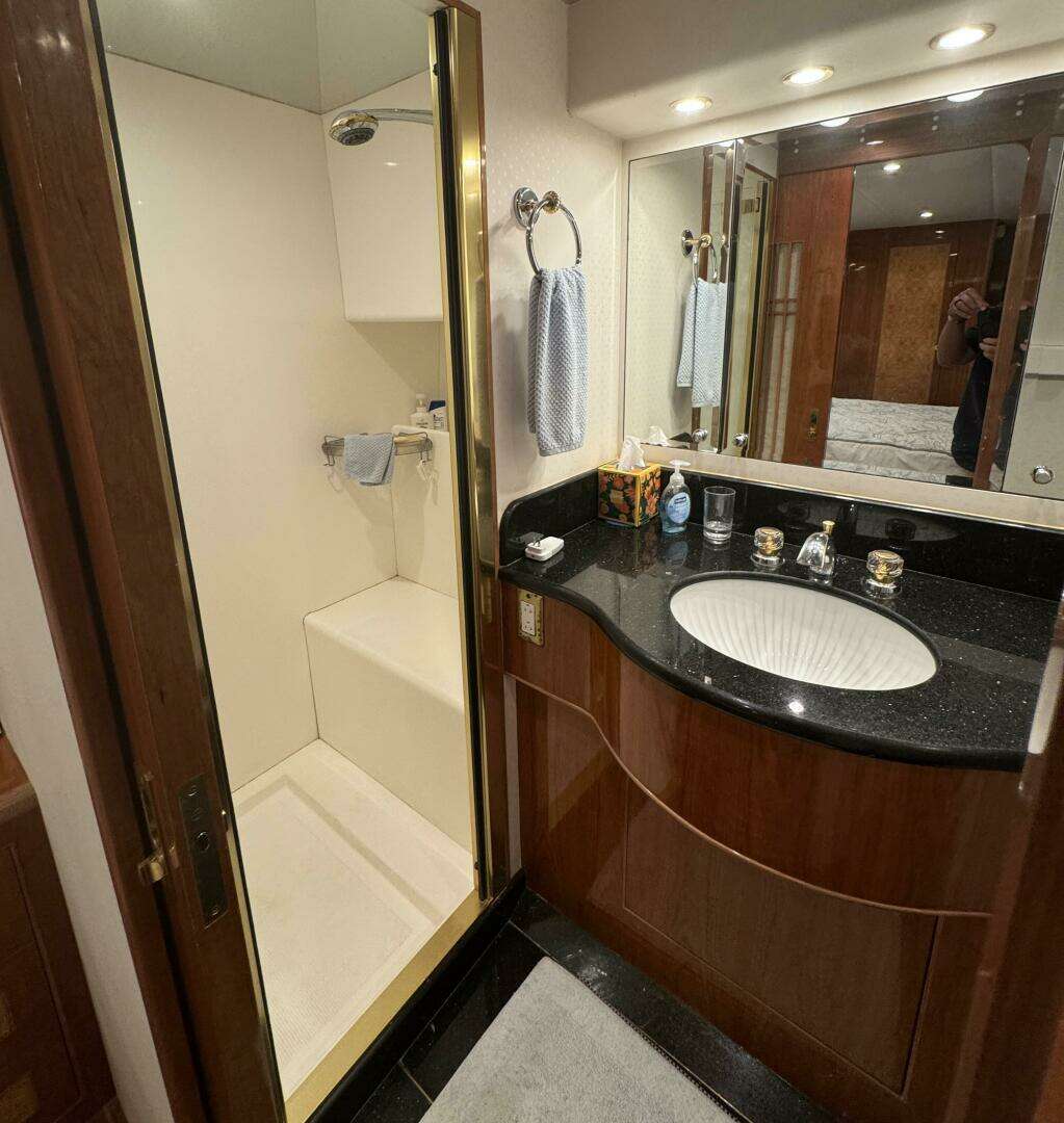 2004 Altima 55 Pilothouse - Image 43
