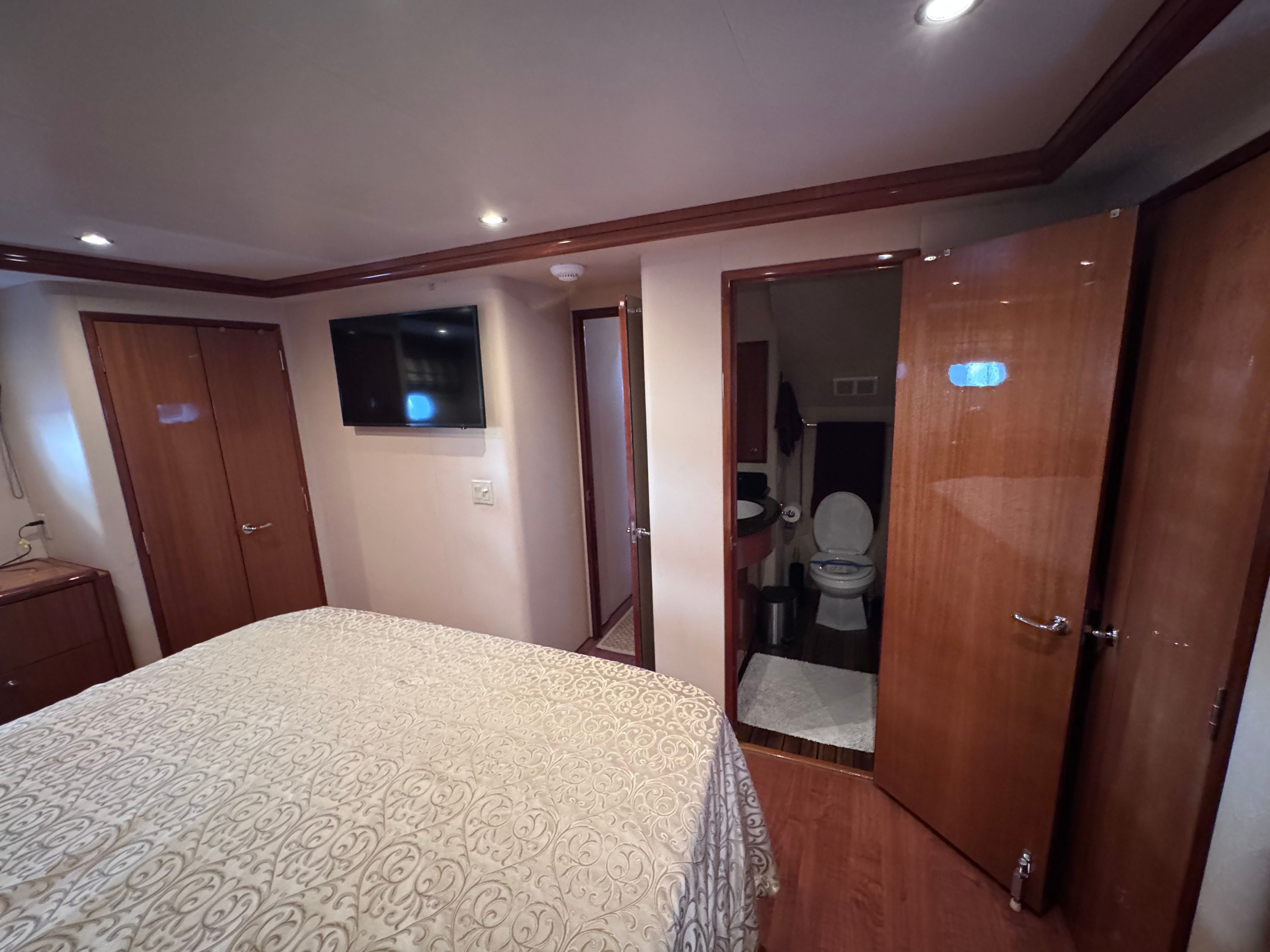 2006 Hatteras 64 Motor Yacht - 63