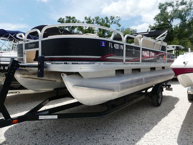 2013 Sun Tracker Fishin' Barge 22 DLX - 2