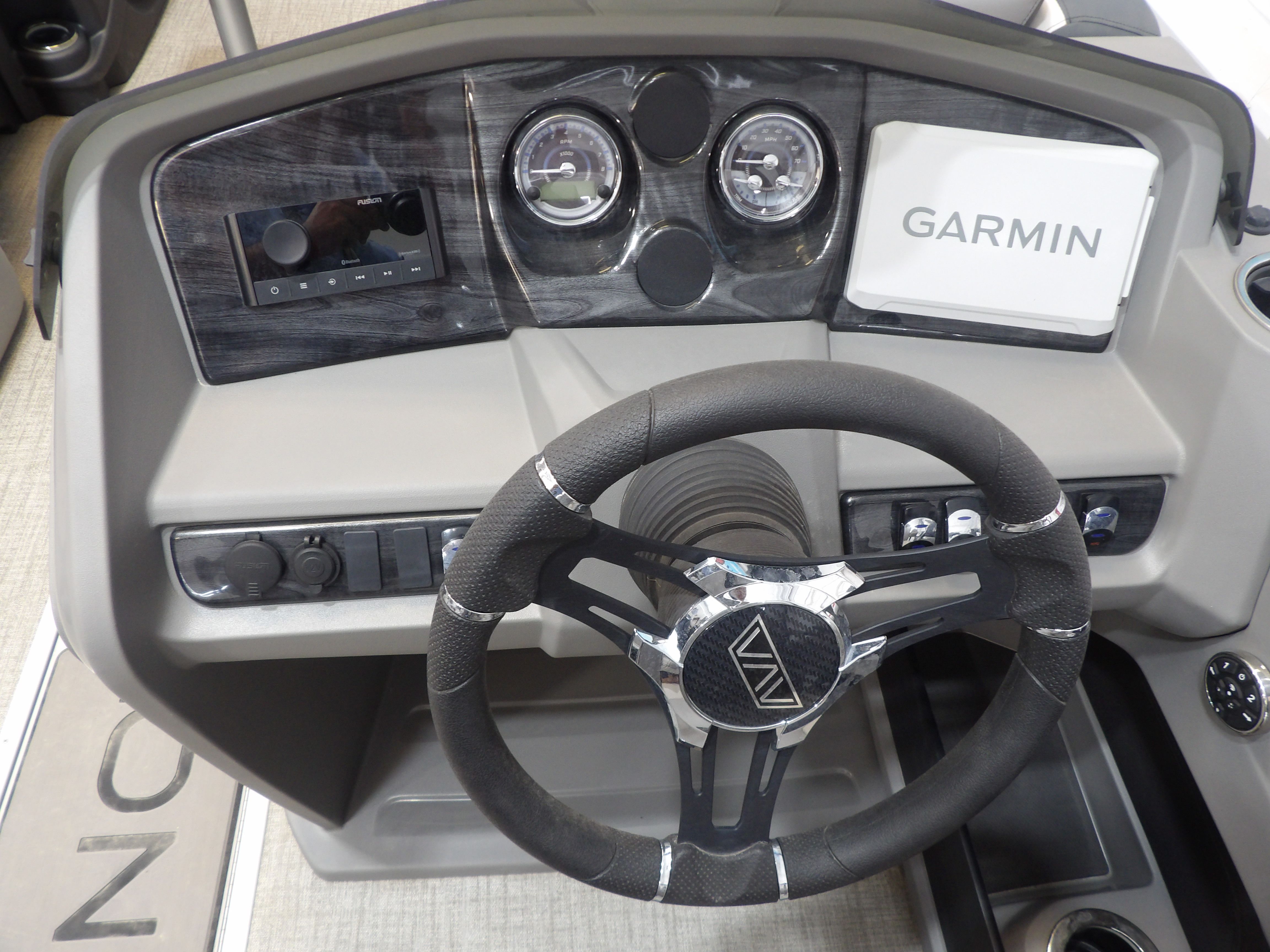 2025 Avalon LSZ Versatile Rear Bench - 23' - 19