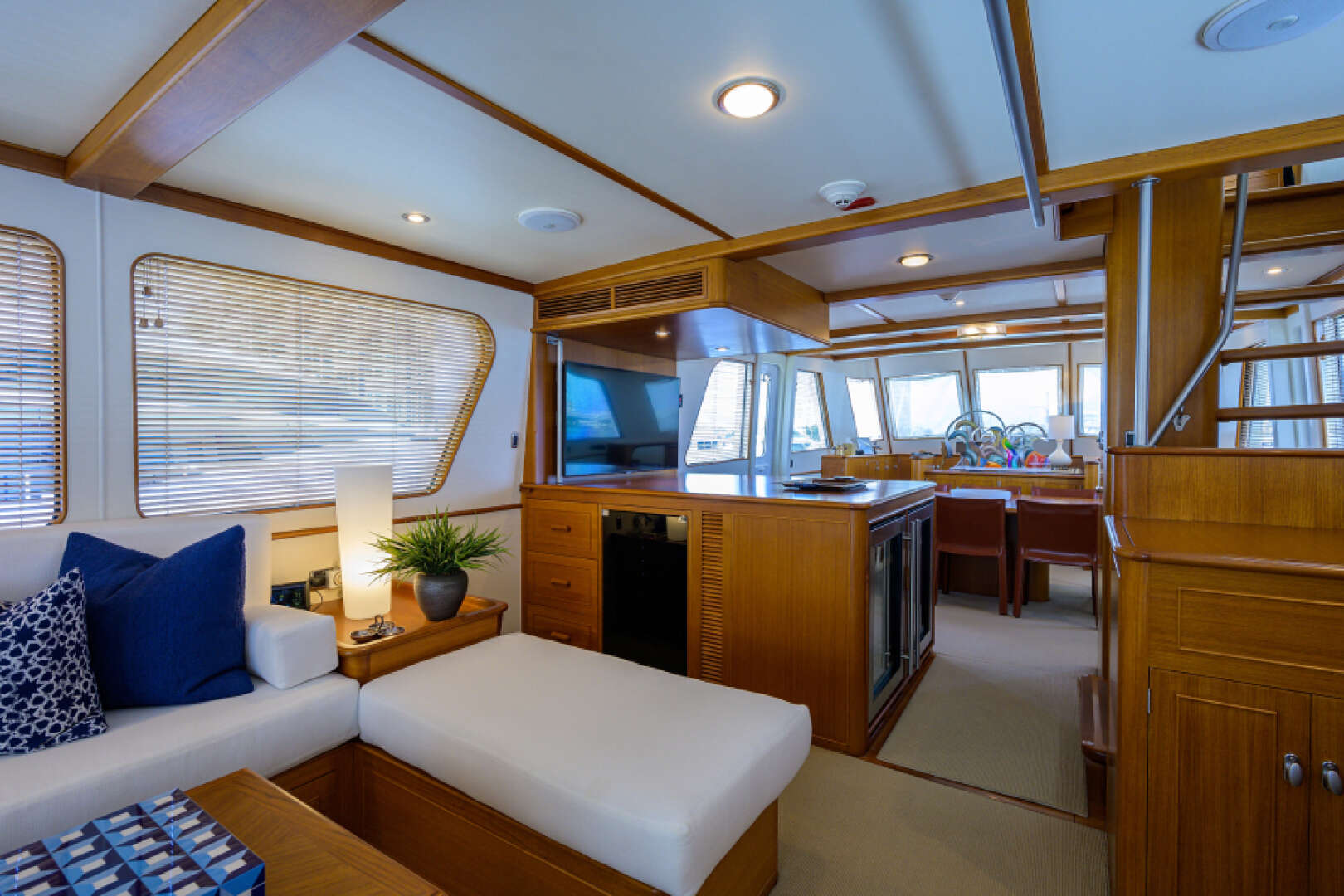 2003 New England Boatworks Enclosed Raised Pilothouse - Image 12