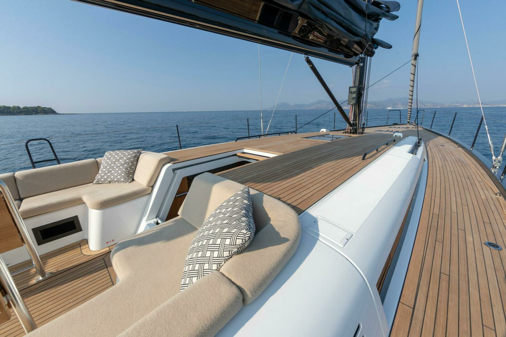 2025 Beneteau First Yacht 53 - Image 9