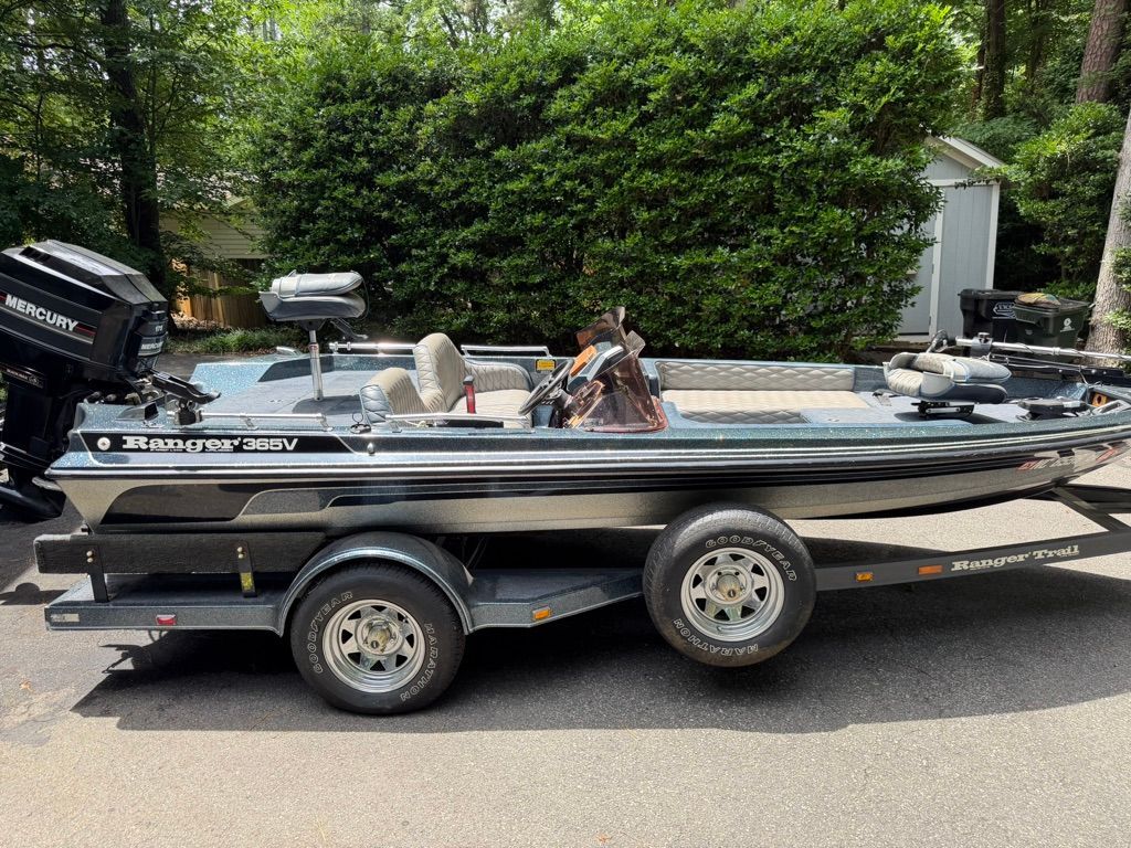 1990 Ranger 365V - 2