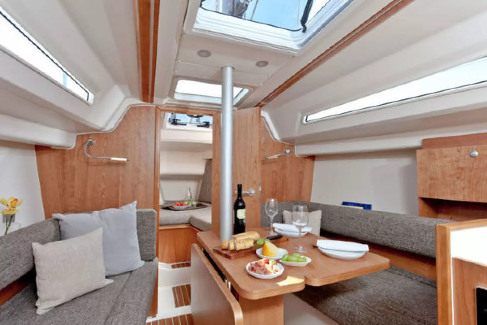 2025 Hanse 315 - Image 21