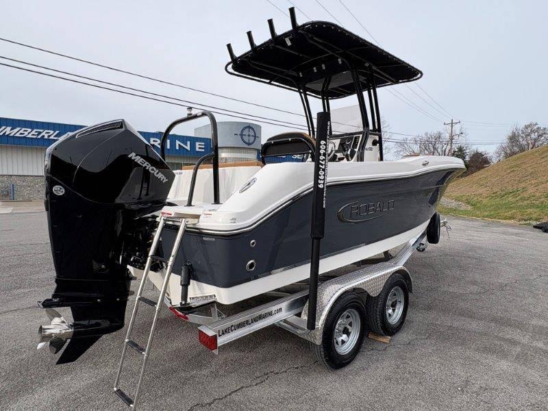 2025 Robalo R202 Explorer - 48