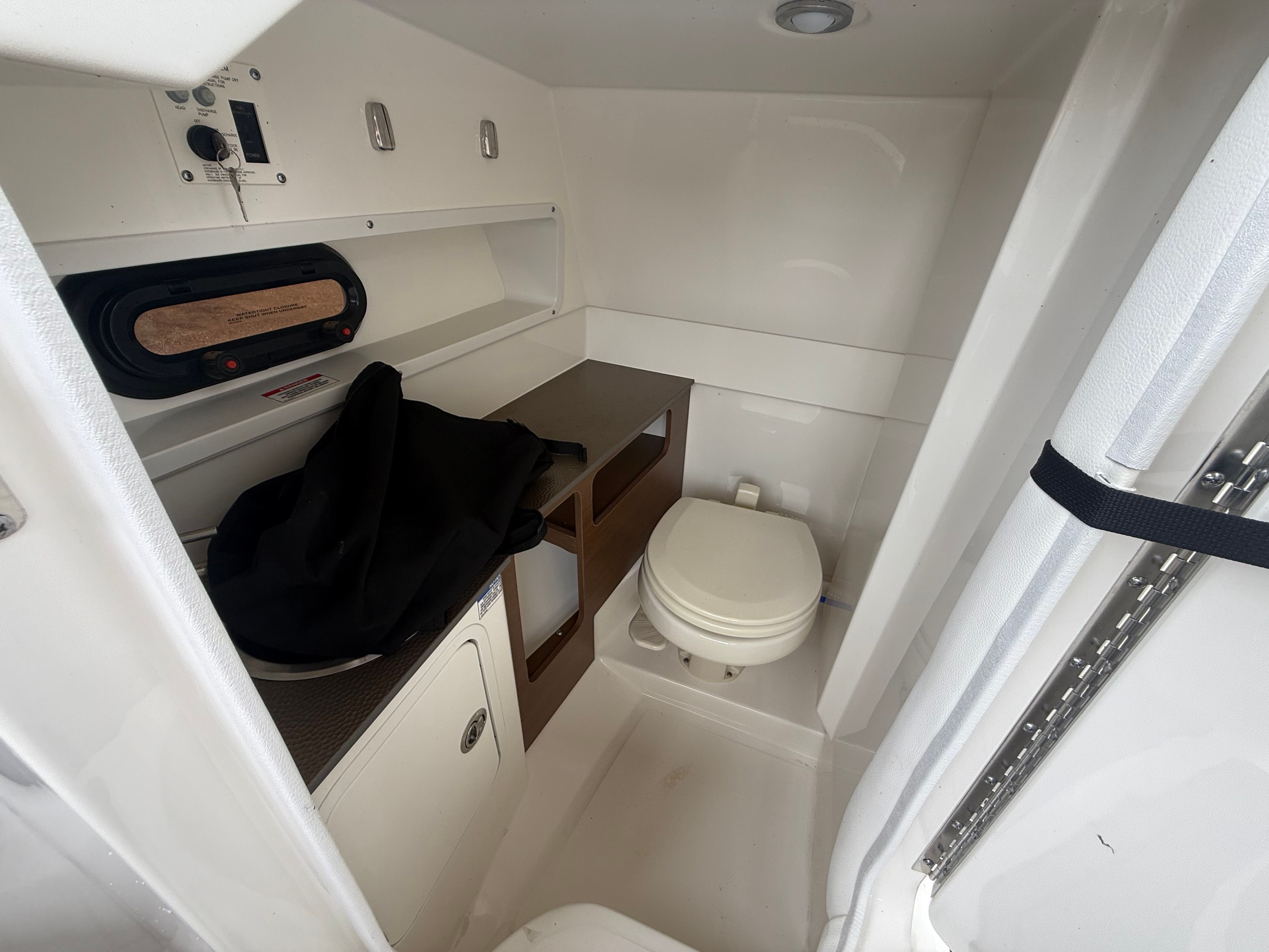 2024 SEA RAY 270 SDX - Image 15
