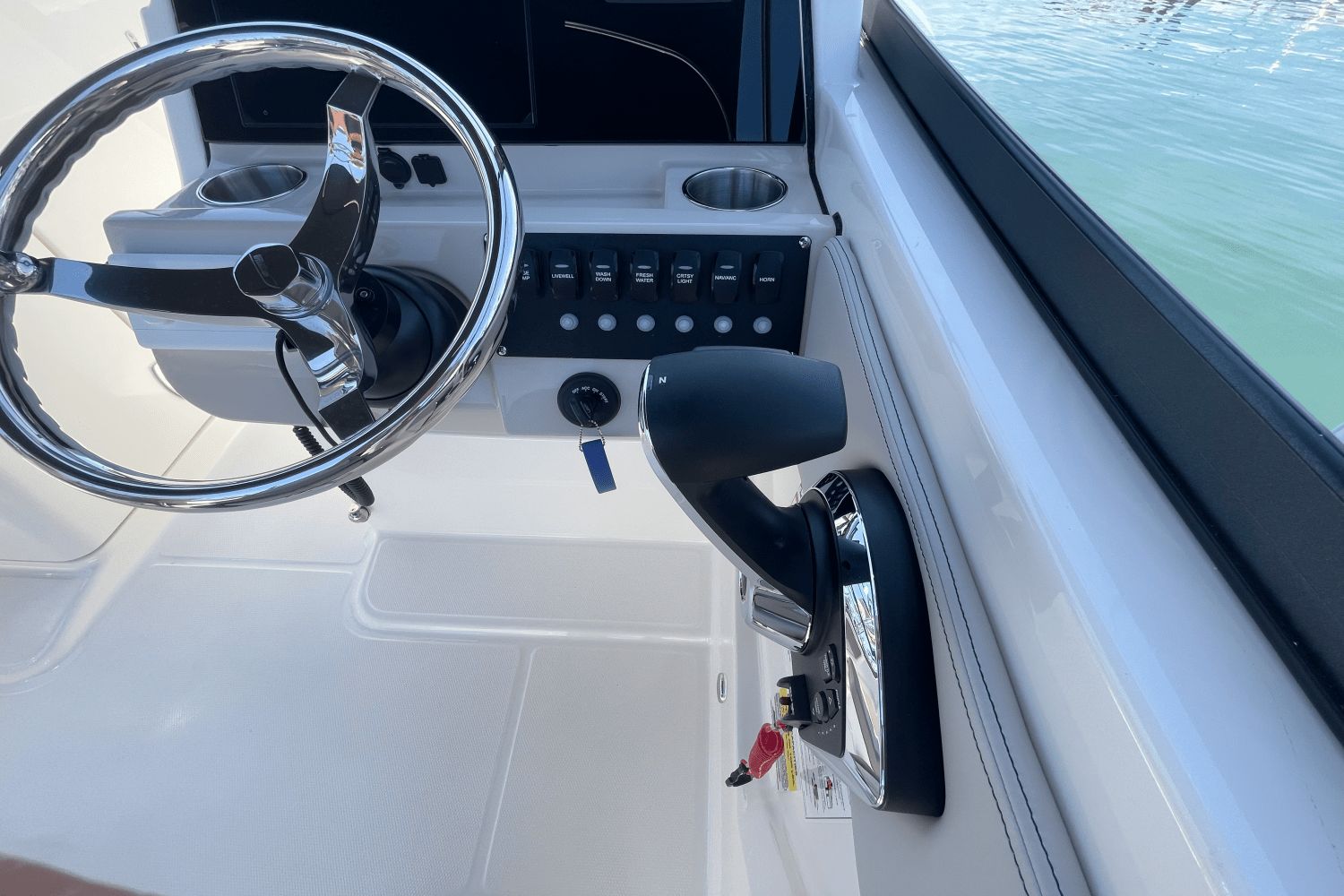 2025 Boston Whaler 210 Vantage - 23