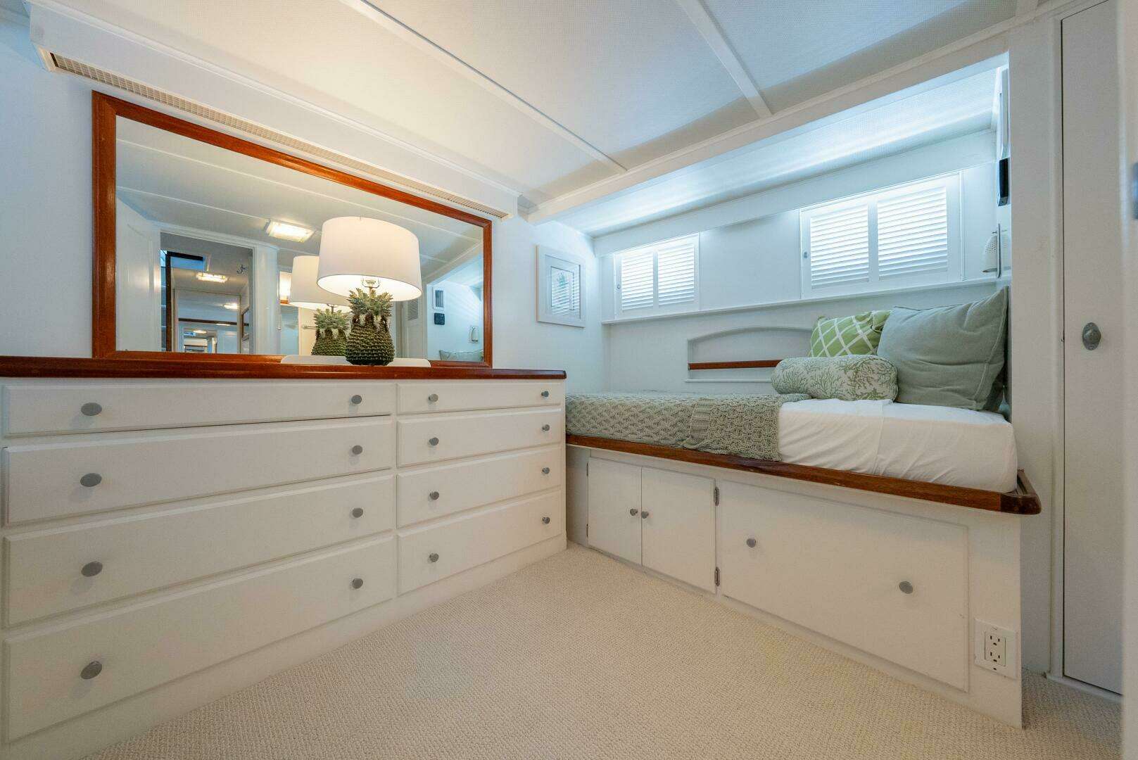 1970 Trumpy Houseboat - Image 18