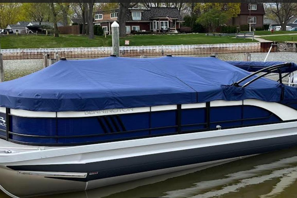 2023 Bennington L 25 Swingback