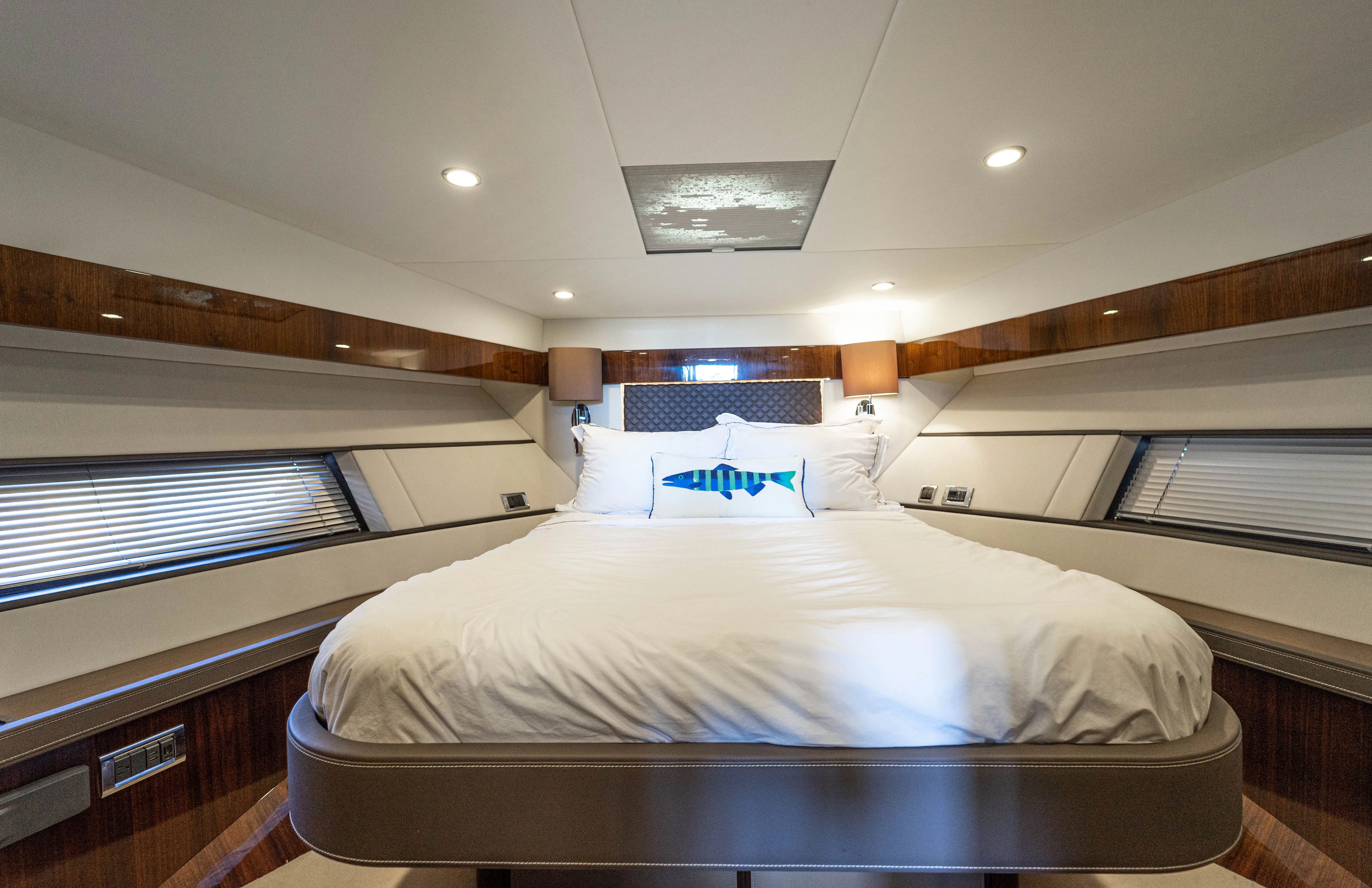 2019 Fairline Squadron 53 - Image 39