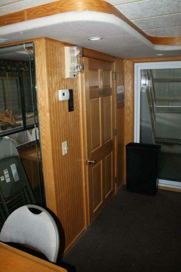 2000 Commercial Sumerset 75 Houston - Image 30