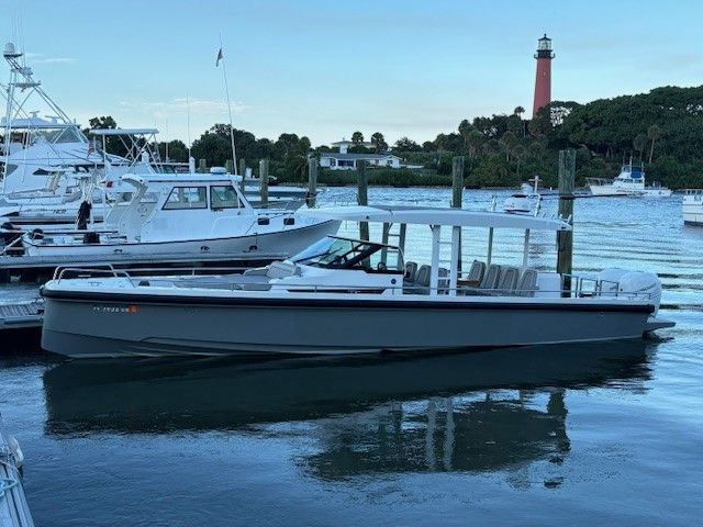 2017 Axopar 37 SUN TOP