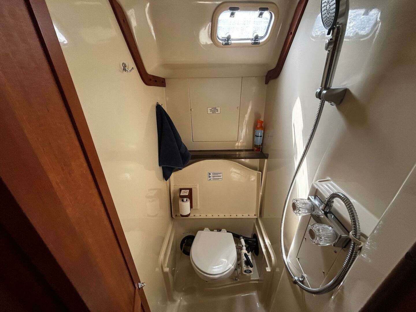 1993 Hunter 33.5 - Image 24