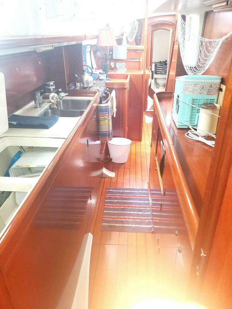 2003 Beneteau Center Cockpit - Image 30