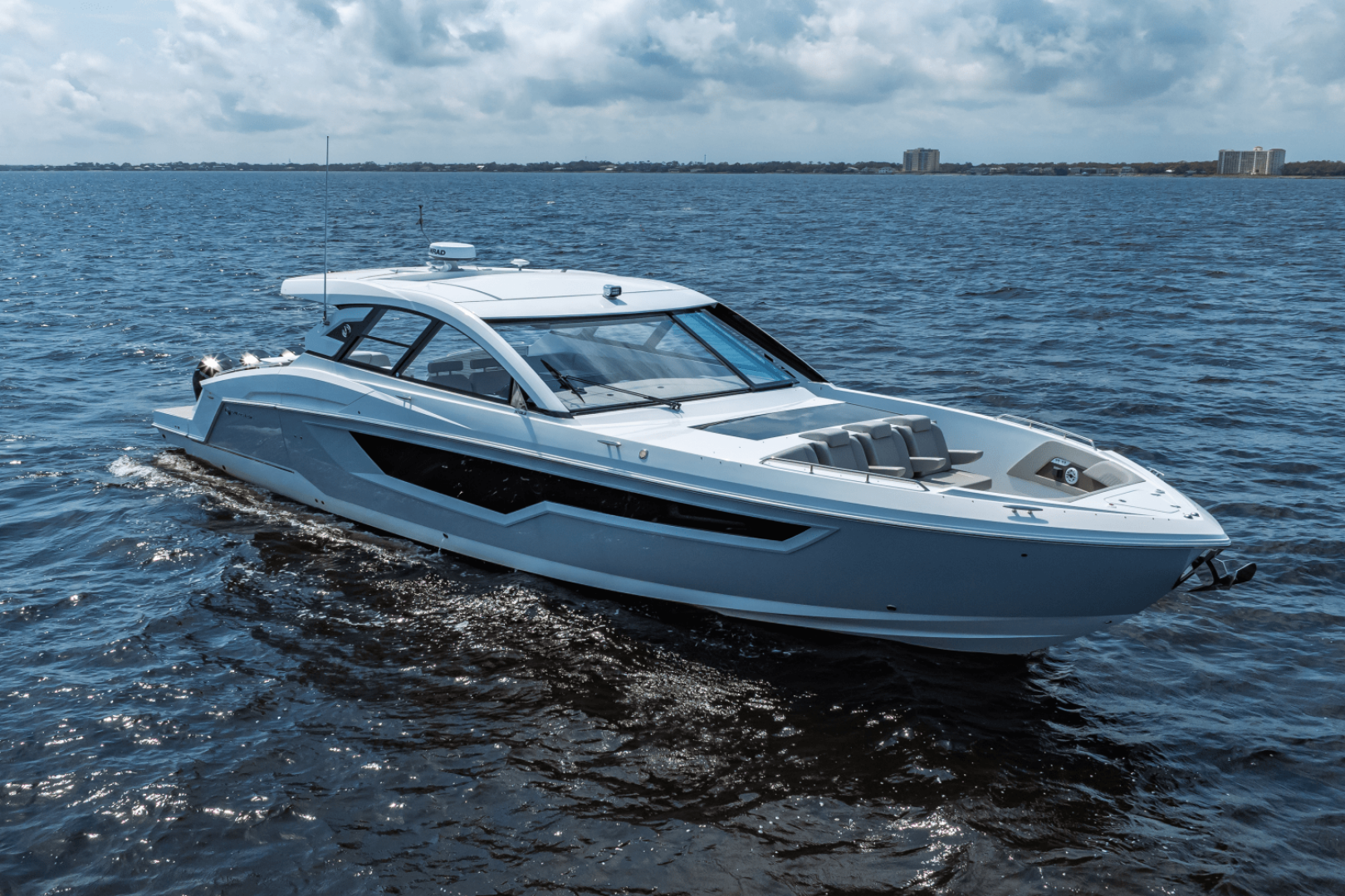 2025 Cruisers Yachts 50 GLS - Image 4
