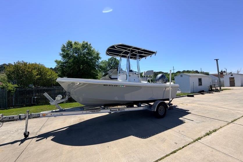 2022 Parker 1801 Center Console