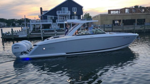 2024 Cobalt R33 Outboard Bowrider