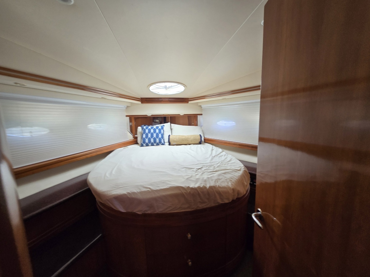 2001 Carver 570 Voyager Pilothouse - Image 38