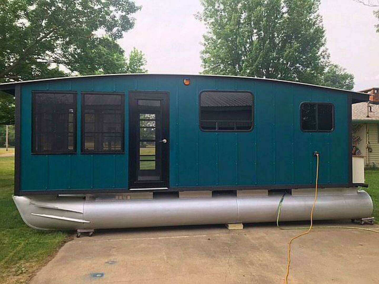 2023 Custom 25 Hadlee Houseboat - Image 6