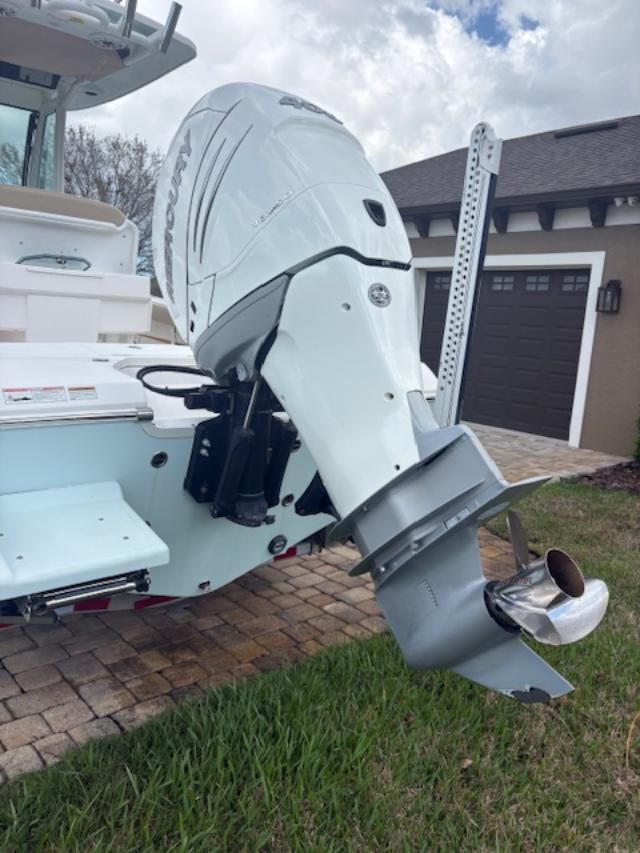 2022 Everglades 253 Center Console - 4